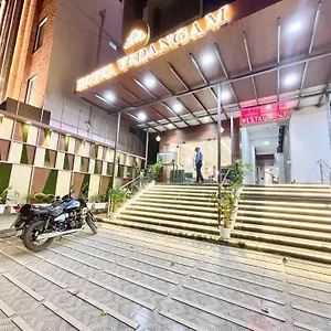 Vedangam ! - Foreigner's Choice ! Fully Air-conditioned With Parking Availability, Near Kashi Vishwanath Temple, And Ganga Ghat Hotel