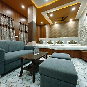 Shri Kailash Pati Guest House- Opposite Kashi Vishwanath Temple Guest house